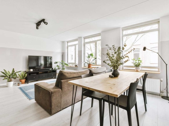 Four-bedroom house with garden